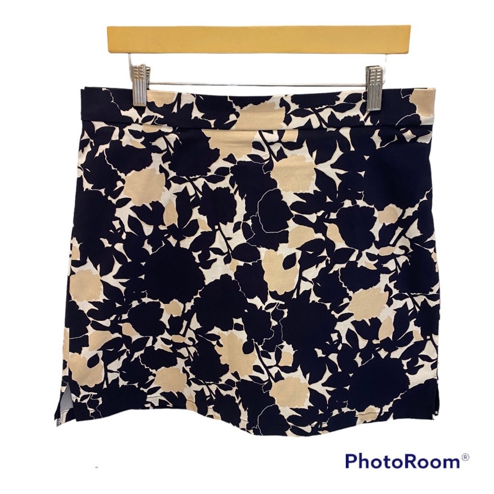 Rafaella dress/casual skort, size Large, like new.